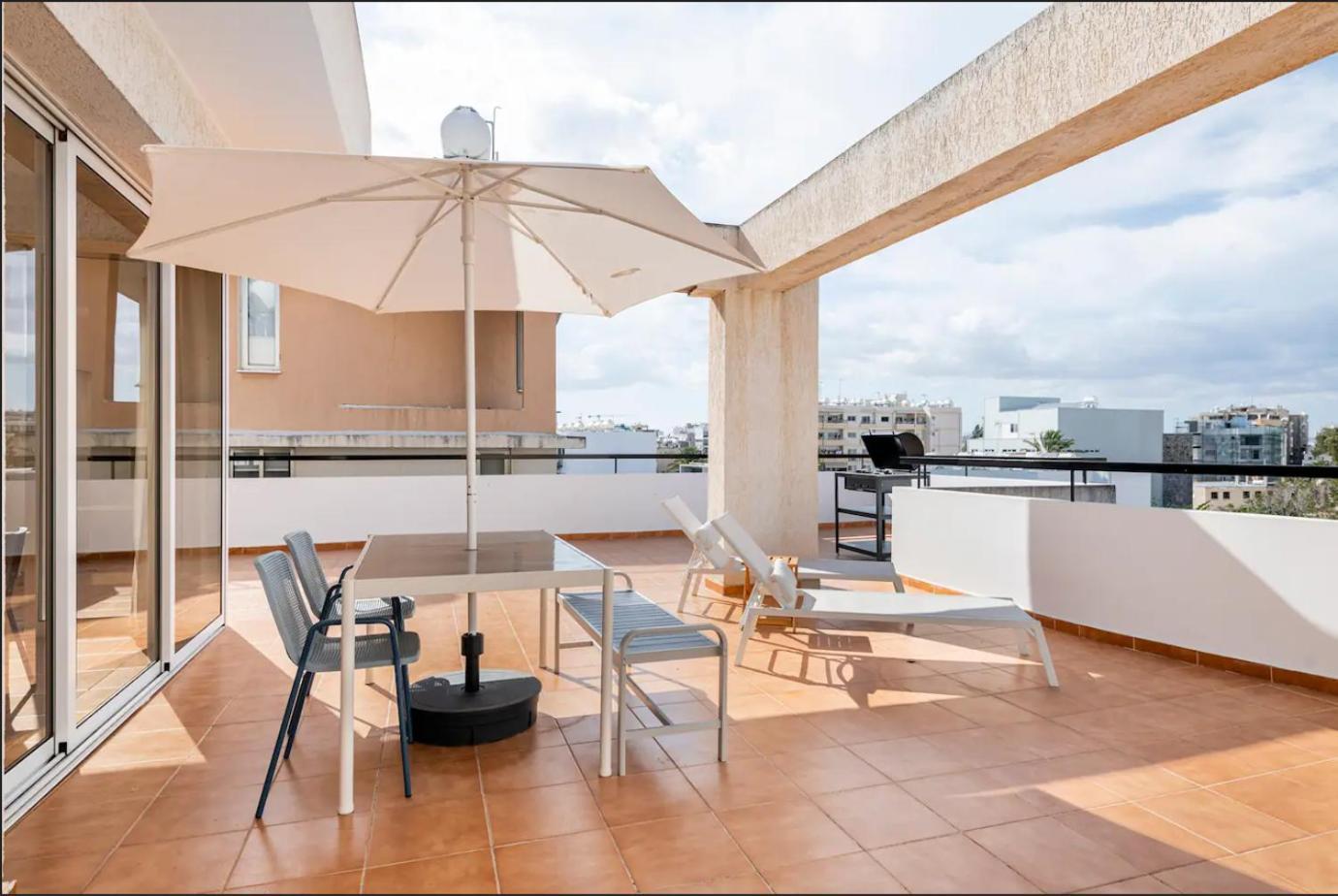 Top Floor Apartment City Center Larnaca Esterno foto