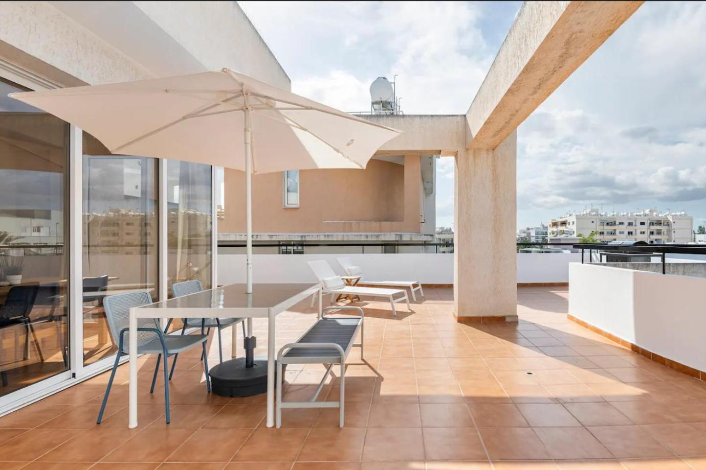 Top Floor Apartment City Center Larnaca Esterno foto